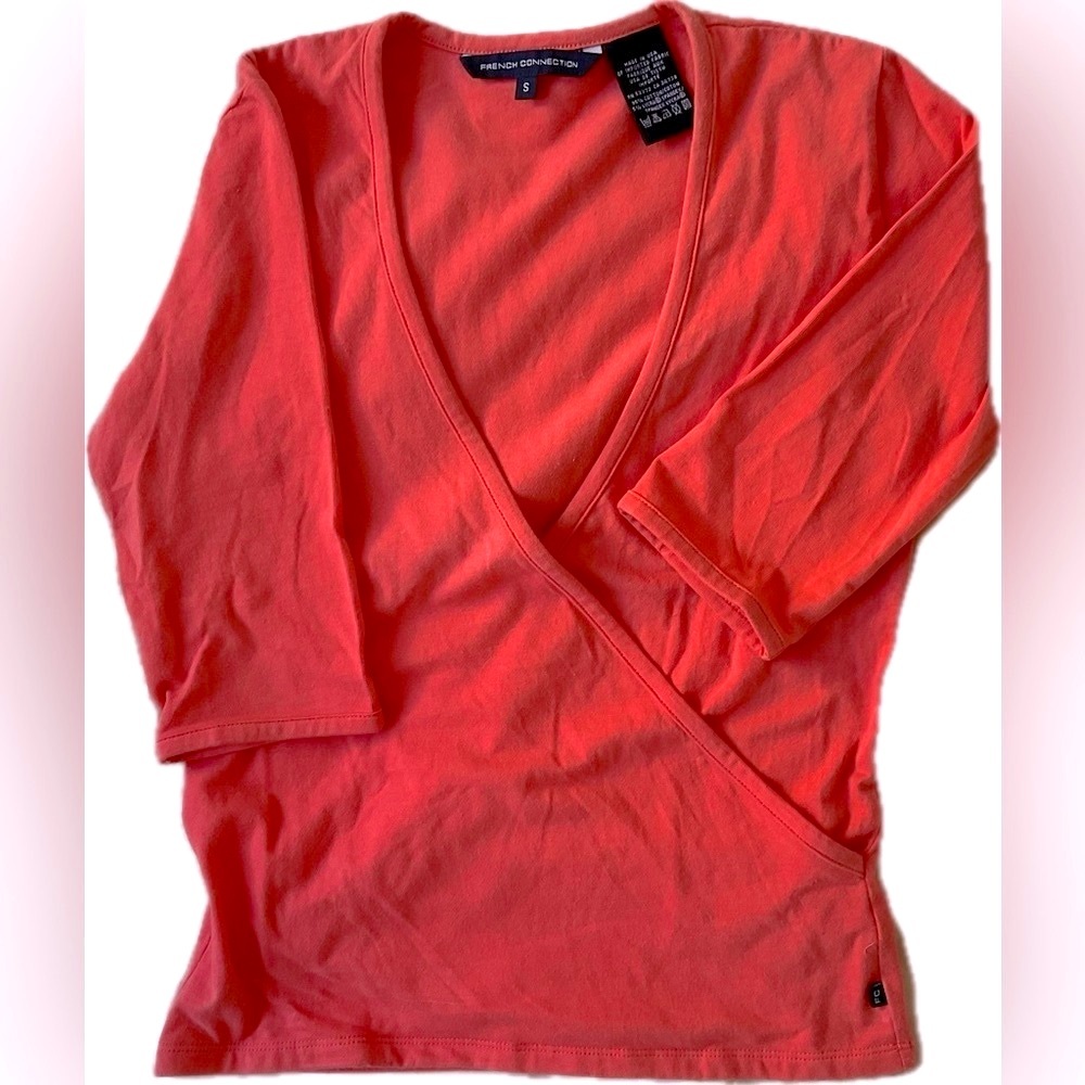 French Connection crisscross 3/4 inch sleeve stretch top